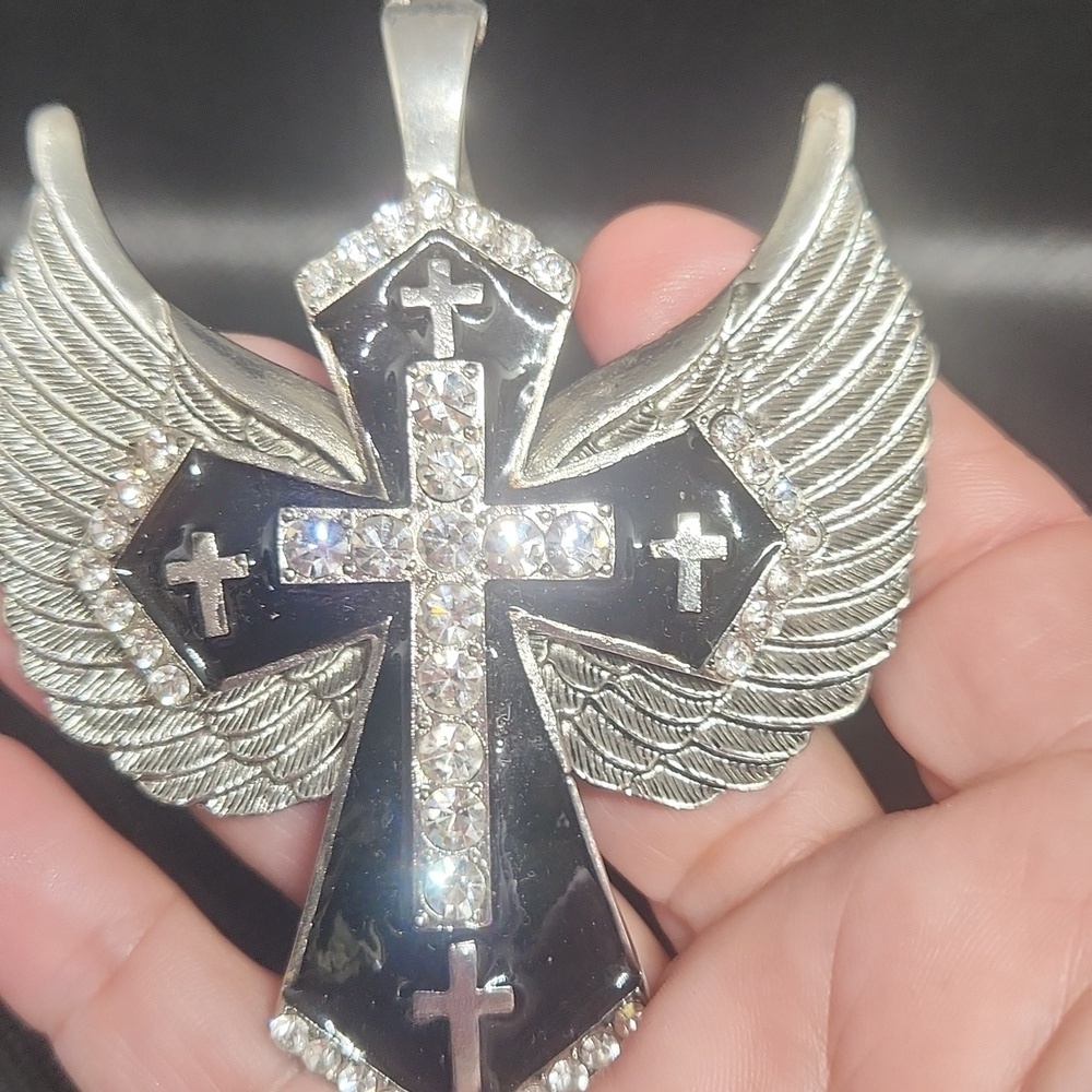 NWOT! Angel Wing Diamond Pendant